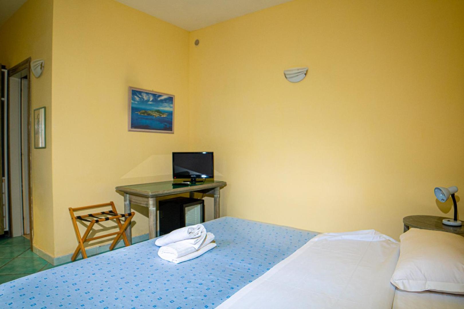 Hotel Oasi Castiglione Casamicciola Terme Habitación foto