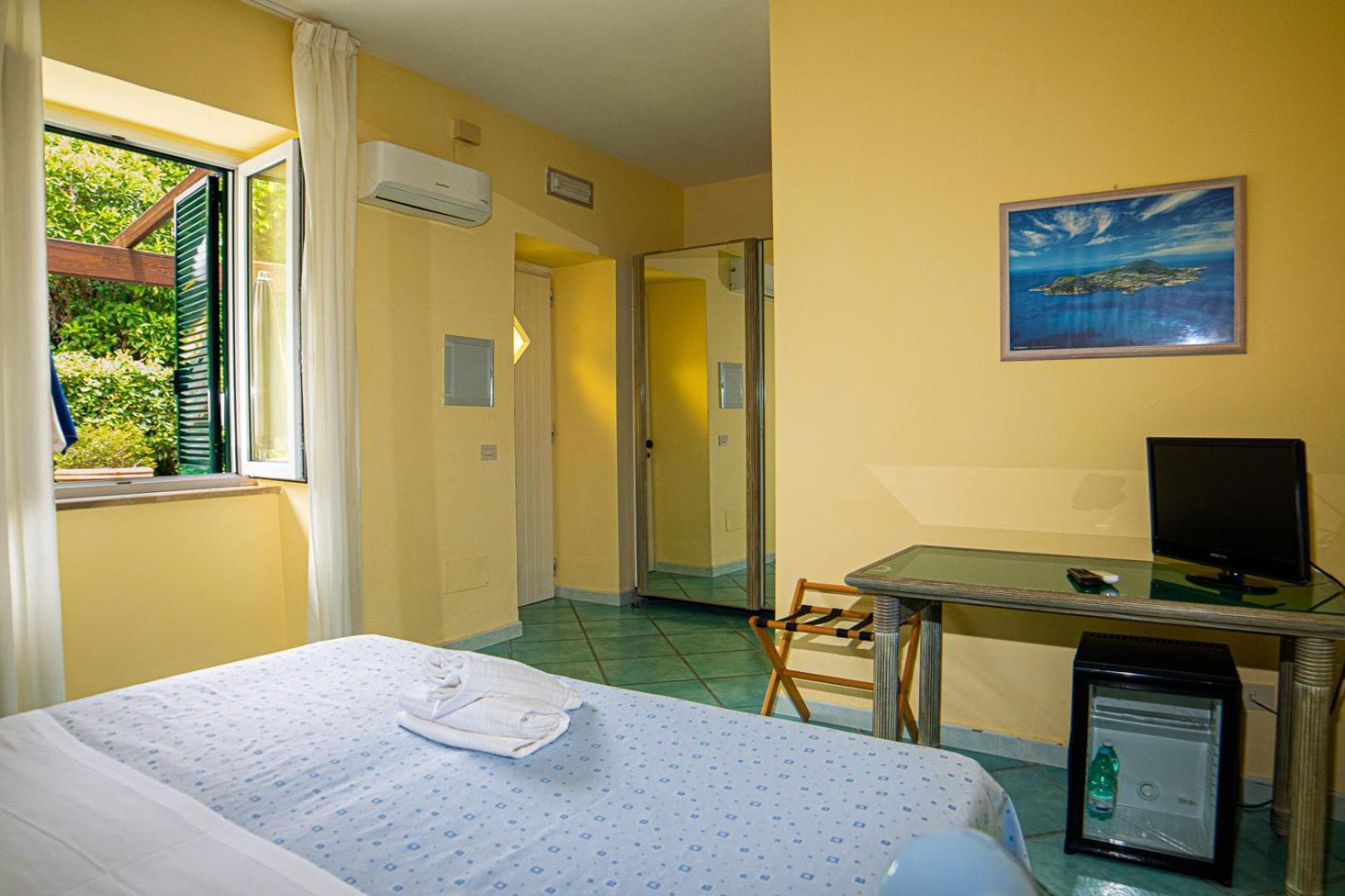 Hotel Oasi Castiglione Casamicciola Terme Habitación foto